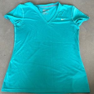 Nike Regular Fit V-Neck